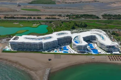 The St Regis Al Mouj Muscat Resort Hôtels à proximité de : Al Mouj Marina مارينا الموج مسقط