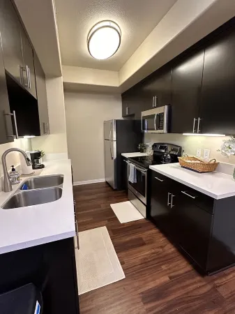 Lush 1 bd Koreatown w/ FREE parking & In-Unit laundry Отели в г. Коммерс