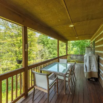 Hot Tub+River Views, Grill, Fireplace! Mtn Views, Private, 5 Min to Burnsville!