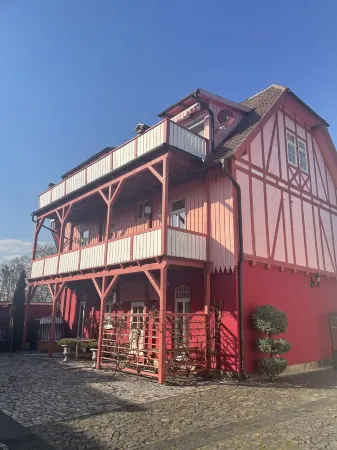 Apartment with terrace, parking, heated pool and more Отели рядом со станцией Train Station Wernigerode