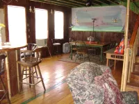 THE RUSTIC WATERING HOLE" 20 min to Chattanooga