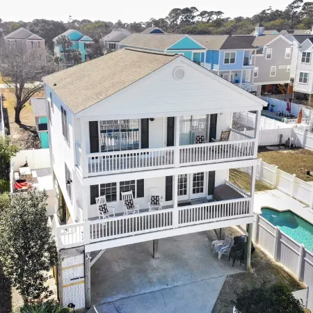 Spectacular Beach House just 1 min. walk to beach w/ Private Salt Pool & Hot Tub
