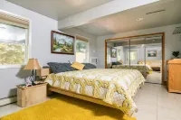 4 BR. 2 BTH, HOT TUB, MINS TO JONES BEACH, MINS TO RIVIERA WALK TO TRAIN TO NYC