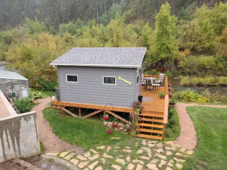 Paradise by the Creeks edge, hot tub overlooking creek, bar area w/ music BT