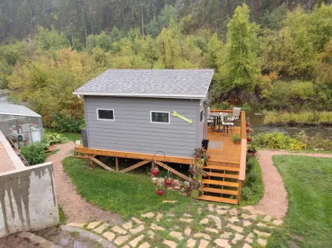 Paradise by the Creeks edge, hot tub overlooking creek, bar area w/ music BT Hotels in Mount Rushmore UT