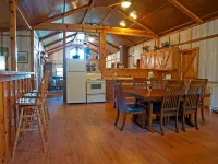 5-bedroom lodge near Ozark National Forest and Lake Fort Smith state park.