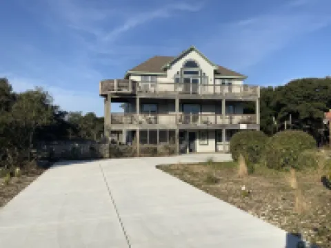 A Beach Vacation Gem.  Just 4 Summer Weeks Left. Hotels in Corolla
