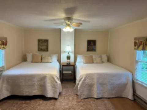 Historic Riverhouse w/ riverview!  Privacy and seclusion! Steps away from River!