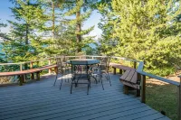 Amenity-Packed Waterfront Island Retreat