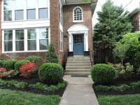 Bright, Parkside condo with pool