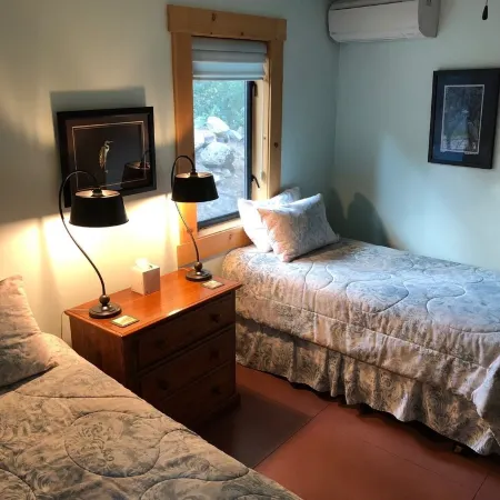 Private, upscale, riverfront cabin, sleeps 6; amazing amenities to dazzle