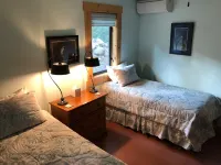 Private, upscale, riverfront cabin, sleeps 6; amazing amenities to dazzle