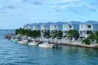 Stunning BRIGHT Direct Waterfront 5/4 Home! Private Pool, Hot Tub & Dock!