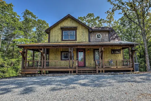 Sunrock Mountain Dream II ~ Luxury Cabin Hot Tub, Pool Table, Fire Pit & Sw. Bed