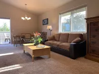 Warm and Bright in the Heart of Downtown Friday Harbor فنادق في فرايدي هاربور