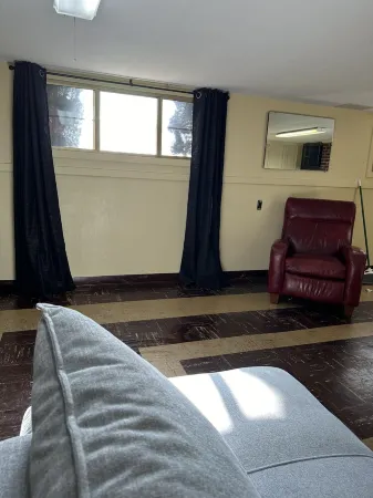 Large walk in lower unit in 1950 home nice neighborhood