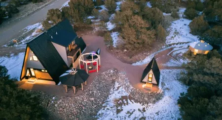 A-Frame, HotTub, FirePit, Pergola, UFO Playscape, MiniAFrame ADU Отели в г. Сагуач Каунти