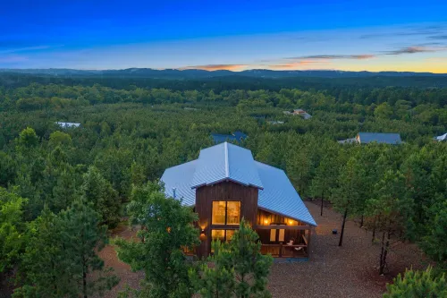 Come enjoy the beautiful mountain views Hoteles en Condado de McCurtain