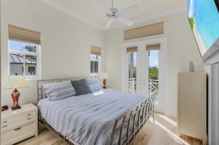 Beautiful Gated Waterfront  Home 5 Minutes From Barefoot Beach