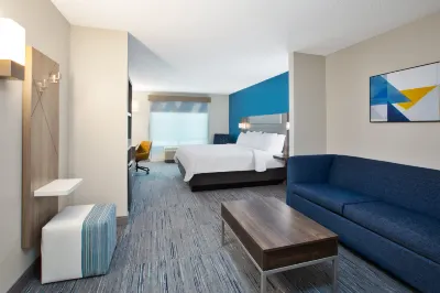 Holiday Inn Express & Suites Grand Rapids-North