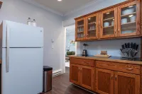 Fully Stocked Kitchen,  AC,  Wi-Fi, W/D,  Near Baseball and Walk to Downtown Hotels in Oneonta