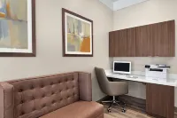 Days Inn & Suites by Wyndham Beaumont West / I-10 & Walden
