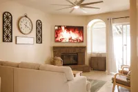 3-bedroom house in wonderful Bakersfield with WiFi, AC โรงแรมในเบเกอร์สฟีลด์