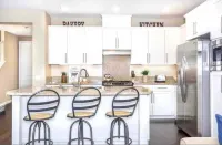 Resort-style Luxury 3 Bed 3.5 Bath Townhouse Disneyland Sanitized Hotels in Tustin