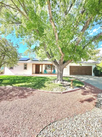 Charming 3Br in-Town Cortez Home w/ Sauna & Mesa Views – Family & Pet-Friendly