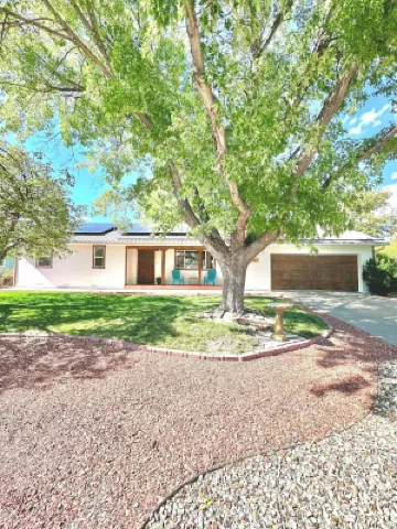 Charming 3Br in-Town Cortez Home w/ Sauna & Mesa Views – Family & Pet-Friendly