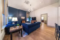 The Conservatory Suite - Huge, Luxury 3-Bedroom Apartment in Downtown Sedalia