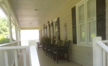 Walk to Carrollton Square!  Entire Home Upstairs For Rent.