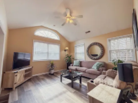 Relaxing 2BR/2BA Entire House, Short Drive from Wildwood & Cape May Beaches