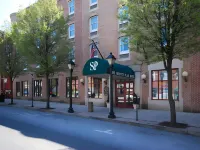 Clarion Hotel & Suites University-Shippensburg فنادق في Shippensburg Township