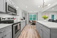 Premium 3-Story Townhome | Perfect for Large Groups