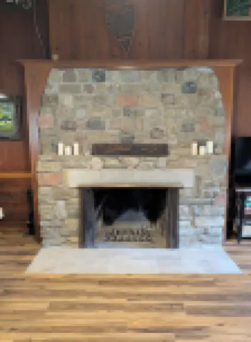 Quaint Newly Remodeled Cabin with Stone Fireplace - Private Hot Tub - King Bed