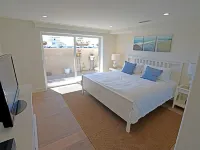 Jan-April Whale Watching . Escape to CA’s Best Kept Secret Silverstrand Beach. オックスナードのホテル