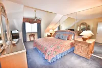 Beautiful Lake View Villa in the Prestigious Kingston Plantation/Pools/Lakes