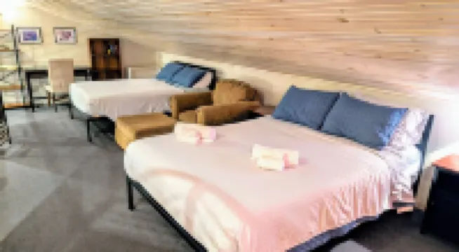Cobmoosa Shores Cottage: Private Beach, Silver Lake Orv Park, and Wi-Fi!