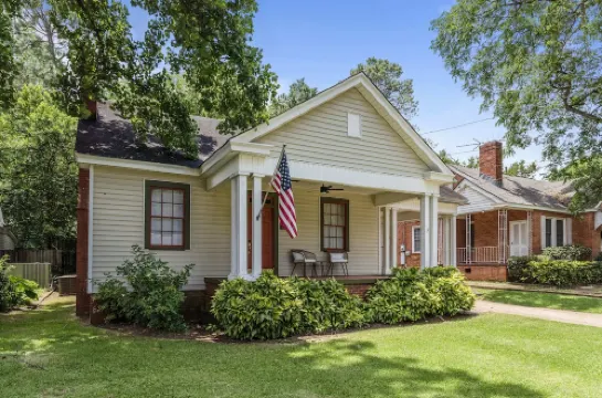 Charming Cottage mins to DT, landmarks, & more!