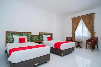 RedDoorz Plus at Hotel Surya Solo Hotel di Kecamatan Banjarsari