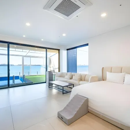 Muan Oberman Pet-Friendly Villa