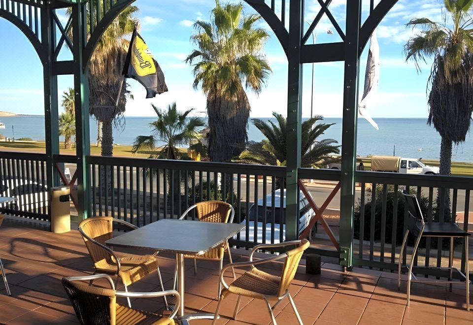 헤리티지 리조트 샤크 베이의 야외 수영장