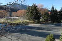 Walk to PCMR Lifts – Pool, Hot Tub, Bike & Ski Storage, & Remote Workspace