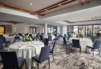 Hotel Alpenrock Breckenridge, Curio Collection by Hilton - breakfast