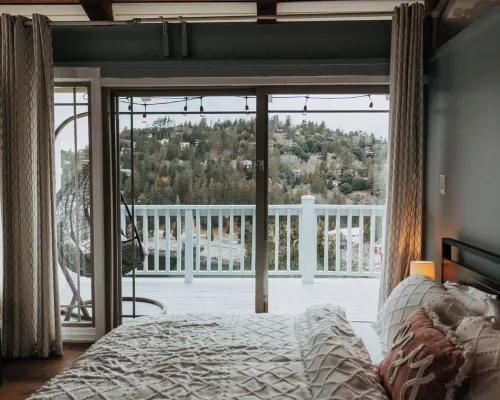 Charming Retreat with Stunning Lake Views. Ξενοδοχεία στην πόλη Crestline
