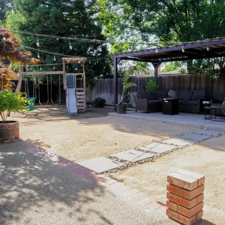 Modern Home 3-Br Retreat — Quiet, Cozy, & Family-Friendly in Fresno.