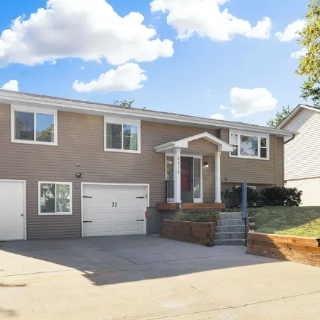 Pool, Sauna, Work out area, ping pong, King Bed.  So Many Amenities!!!