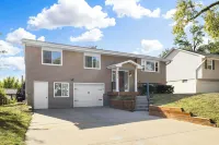 Pool, Sauna, Work out area, ping pong, King Bed.  So Many Amenities!!! โรงแรมใน