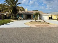 Charming 3-bedroom house with AC WiFi in Hudson on canal and Gulf of Mexico view